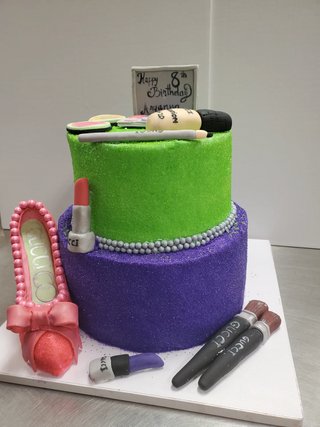 11 and 8 inches makeup cake